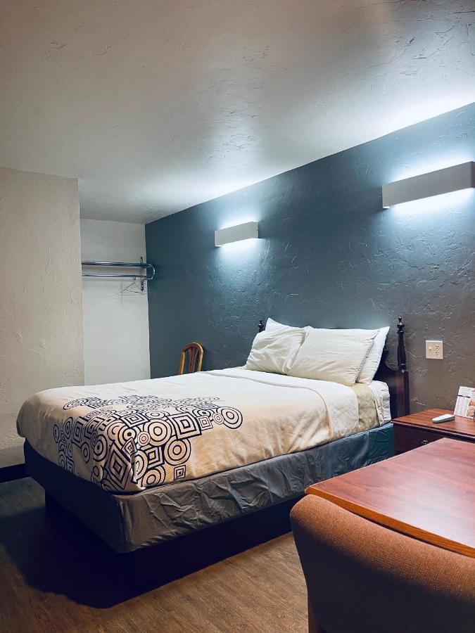 Century 21 Motel Las Cruces Kültér fotó