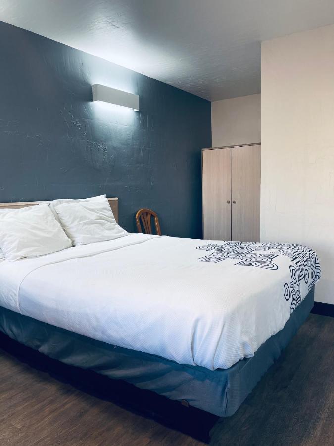Century 21 Motel Las Cruces Kültér fotó